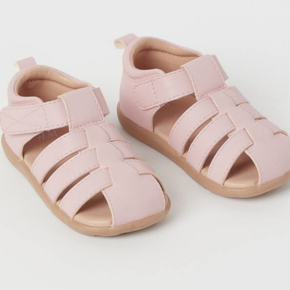 H&M- Toddler Fisherman Sandals, Velcro Strap Sandal, Size 4-5.
